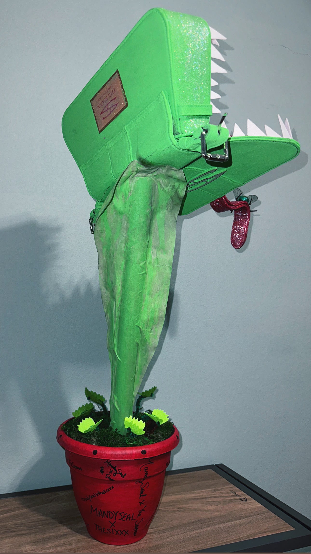 LIMITED XXX 008 - VENUS FLY TRAP ART BAG