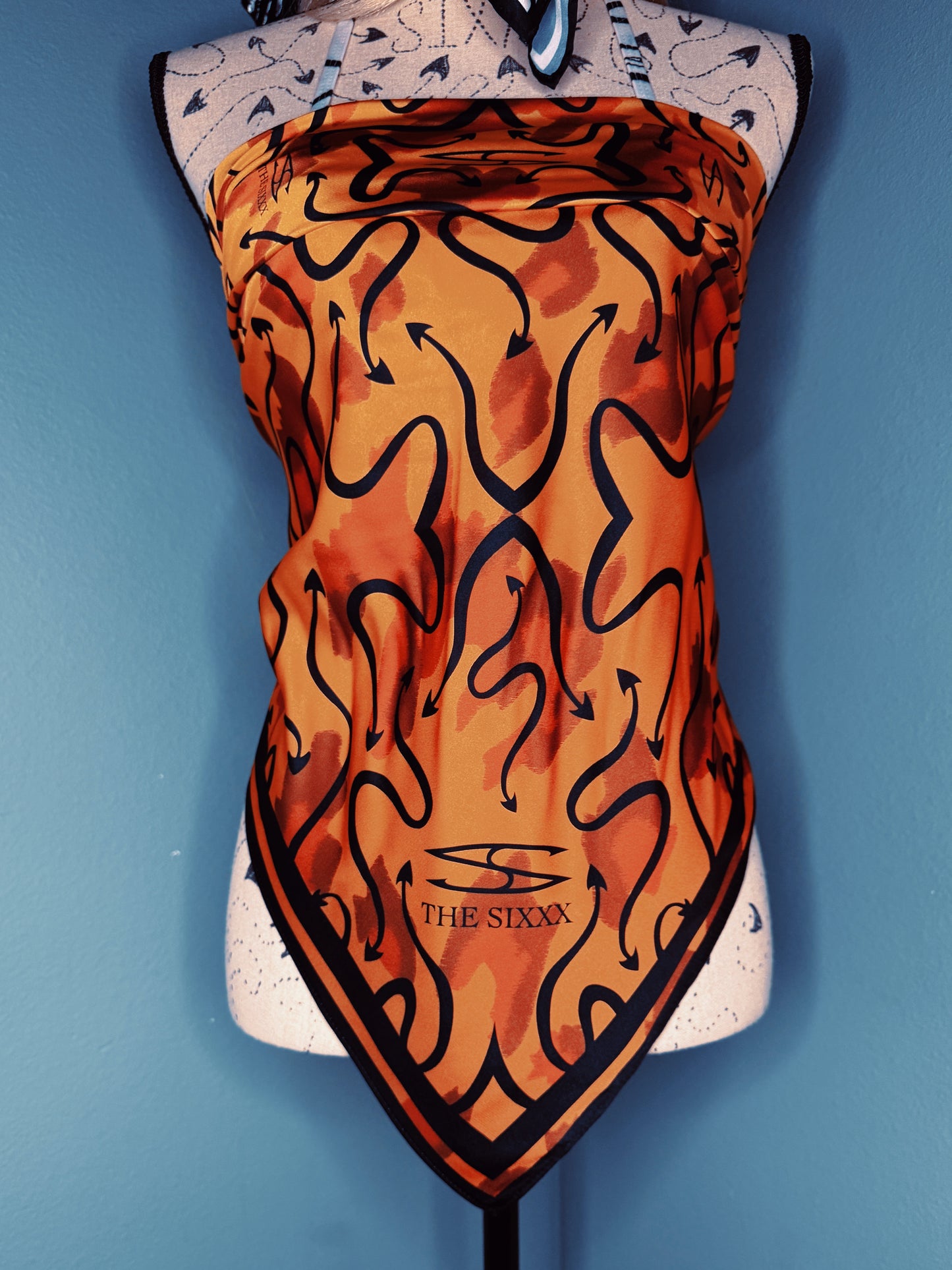 HOT COUGAR SCARF